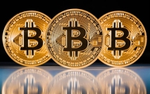 واشنطن تشعل صعود البيتكوين.. صيف تاريخي للعملات الرقمية